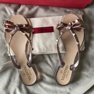 Valentino Rockstud bow sandal. Size 37.